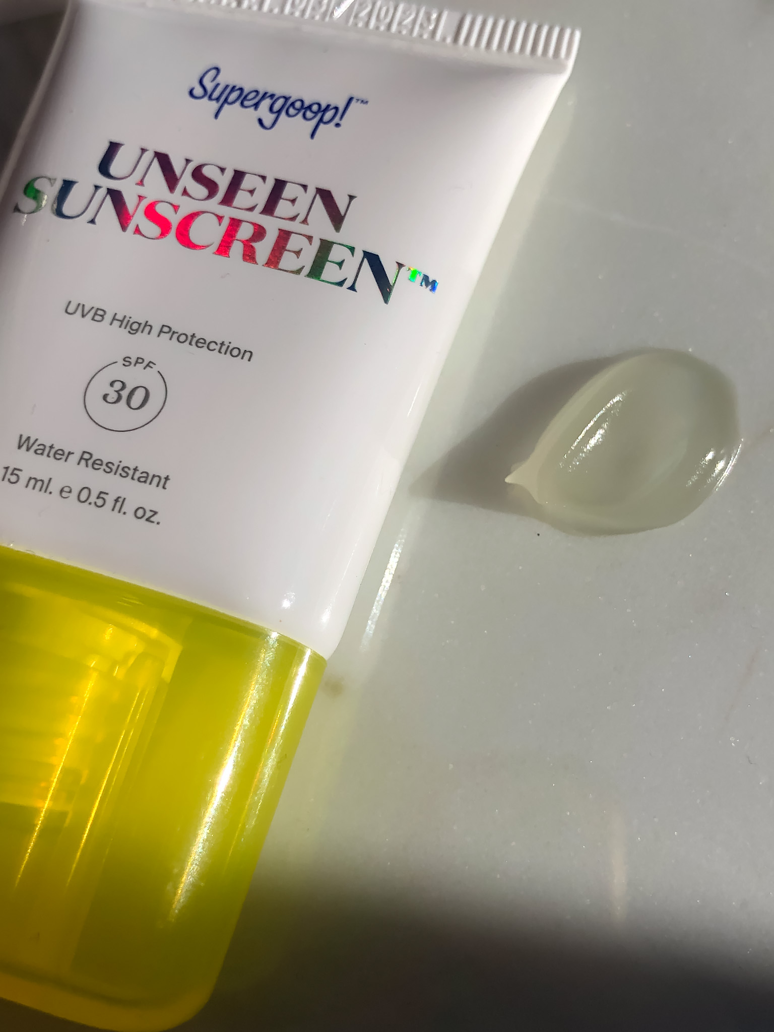 Supergoop_Unseen_Sunscreen_Recenzija_1 - Pink Oblivion
